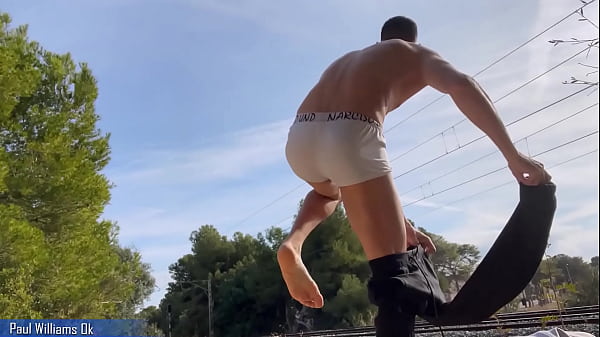 Muscle Guy Gets Nude Next To Condition Rails! Really Sexy Bod