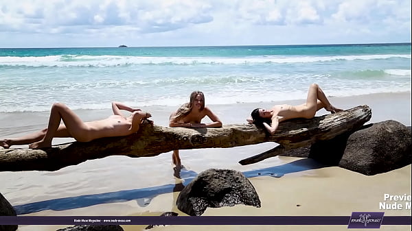Aims Elly Kathleen Stripped Snatches On The Beach
