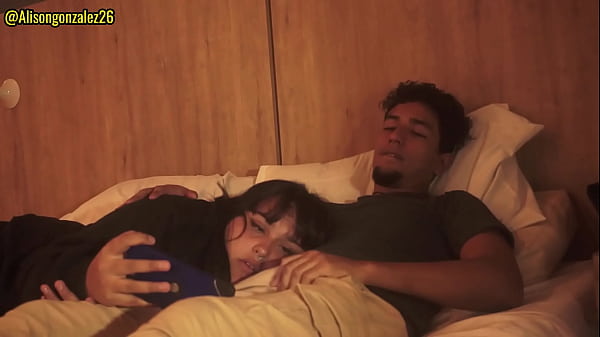 Mirando Una Pelicula Con Mi Padrastro Y Sin Querer Me Trague Su Pene (casi Nos Descubren)
