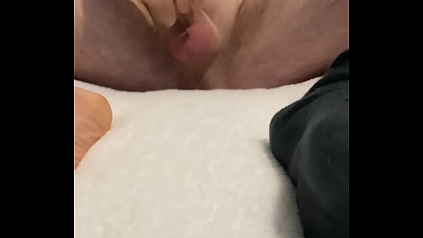 Fungo Con Anelli Per Pene Masturbato Bene. Piede Scalzo.