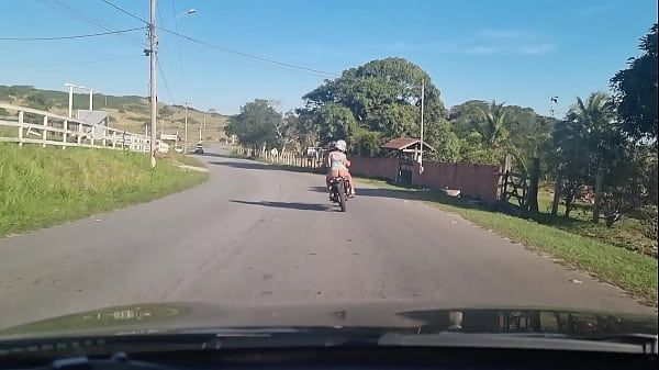 Rabuda Gostosa Na Moto Mostrando A Sua Bunda Na Rua.