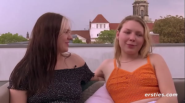 Ersties - Lesben Kommen Mit Dildo Und Wassereis Zum Höhepunkt