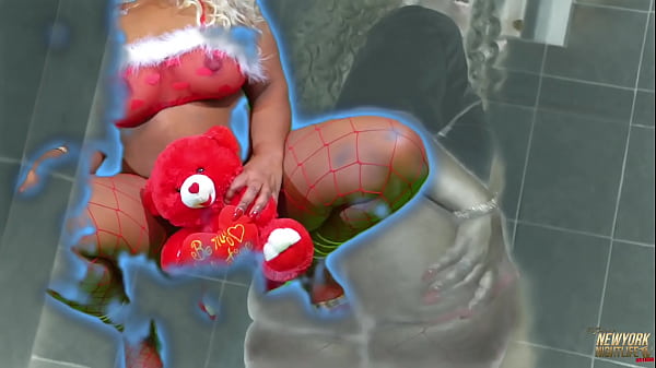 GEMINI LOVELL VALENTINES DAY PHOTOSHOOT BTS