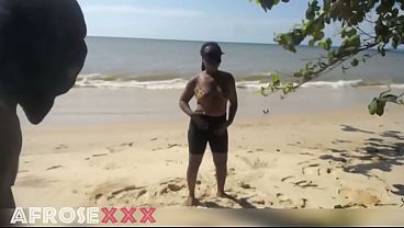 Black Gal Getting Nude At The Beach