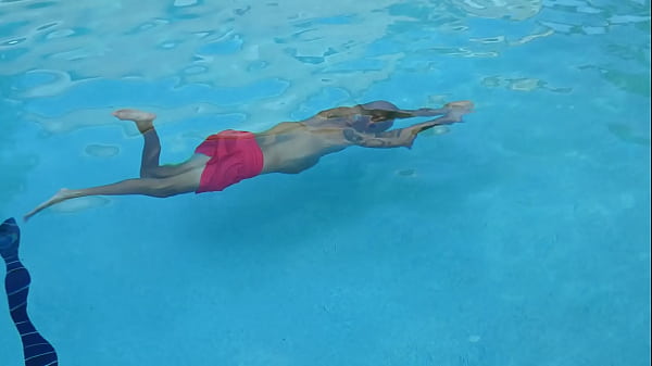 MAXXX LOADZ DIVING INTO POOL AND DOES A SLURP SWIMMING THE FIT PORNSTAR