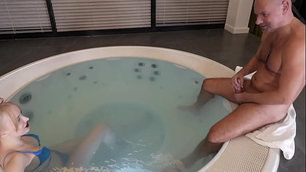 INSANELY Smoking FRESH Knockout With HUGE BOOBS Deepthroats OLD Guy With HUGE DICK In A Jacuzzi (Part 1)