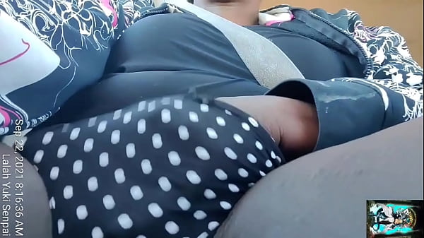 Sexy Mommy Gets Off On Side Of Road (KYExperience)