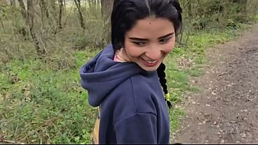 Vecina Cachonda Está Lista Para Hacer Cualquier Cosa En El Bosque