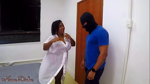 AGIOTA VAI COBRAR A DIVIDA E ACABA DANDO O CUZINHO PRA DIABA