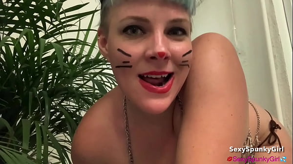 Spunky Cat Has Extreme Peak On Halloween