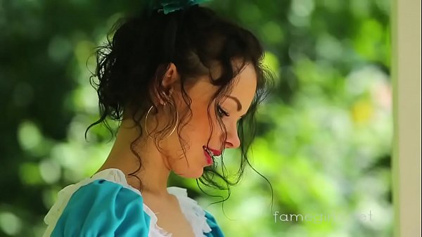 Katie Brown-haired - NN