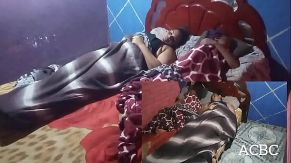 Enteada Sendo Fudida Por Trás Pelo Padrasto Ao Lado Da Mãe Que Sorna - Duas Câmeras - Dois ângulos: