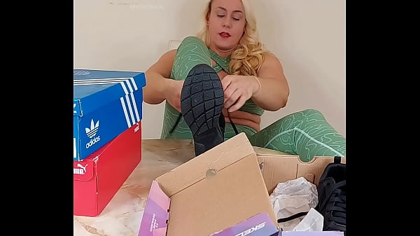 Sneaker Unboxing And Try On