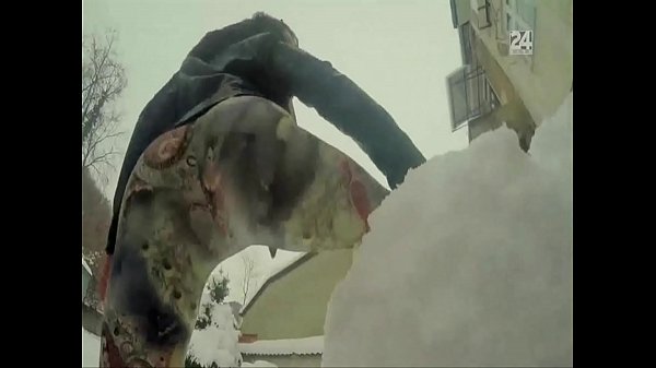Booty Shaking In The Snow, Smashing In The Store