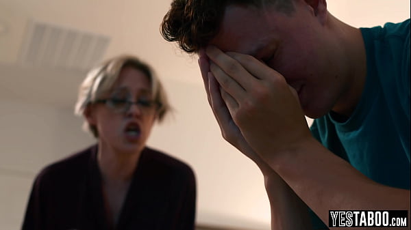 Pervert Stepson Gets Big-breasted Ripe Stepmother To Worship And Bang Him