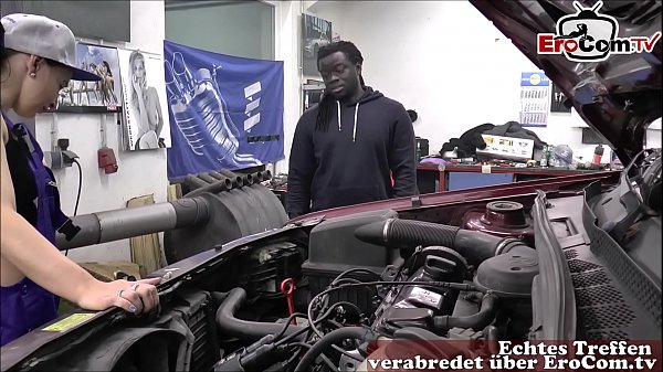 2 Deutsche Auszubildene Ficken Großen Schwarzen Schwanz In Auto Werkstatt