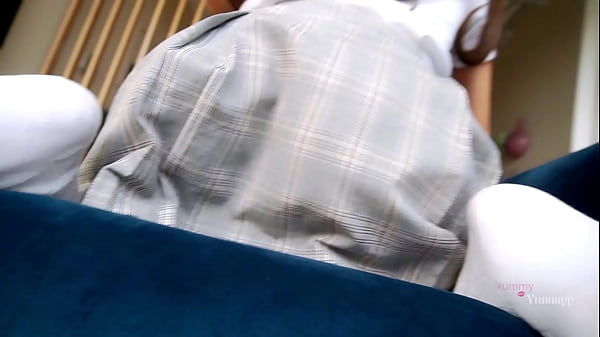 Mi Profesor Me Invita A Su Departamento Para Darme Clases Privadas, Me Dijo Que Me Va A Pasar De Año Y Solo Tengo Que Meterme Algo Que Saco De Su Pantalón