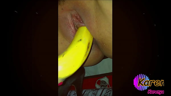 Karen Con Su Banana Y Acabada En La Boca