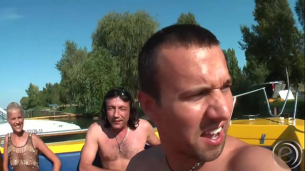 Mandy Bright & Jasmine Rouge Machen Sich Einen Geilen Strandnachmittag