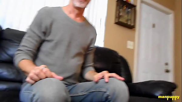 DILF Richard Lennox Flaunt Off His Bare Toes