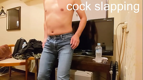 ドS会社員OLにM男のジーンズの上からペニスをパンチし続けられ出血してしまった亀頭！