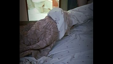 STEPMOM Se Cambia En El Hotel Y No Sabía Que La Miraban - BARE - EXPOSE - BARE