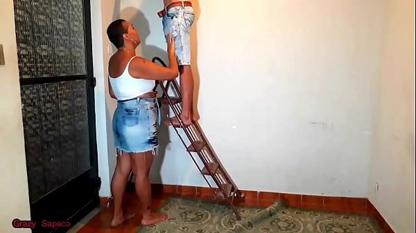 Para Não Ficar Sem Luz Em Casa Chamei O Eletricista O Tesao Foi Tanto Que Dei A Buceta Pra Guanhar Desconto No Serviço