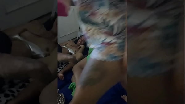 Orgia No Apê: 3 Bucetas Gostosas Pra Leitar