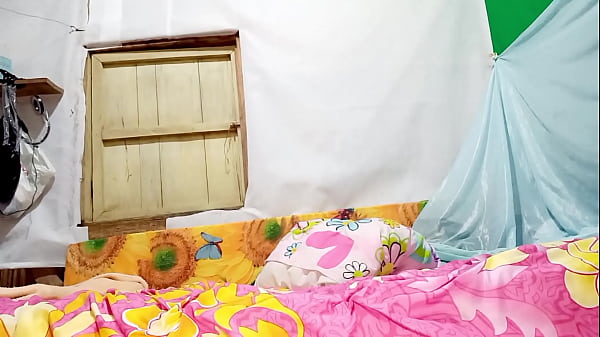 Tuve Mi Experiencia Sexual Por El Culo!! Hermanastra Caliente Prueba Su Stuff Anal En El Culo Y Se Da Cuenta De Que Necesita Otro Mas Grande Porque Su Ano Es Muy Ancho, Como
