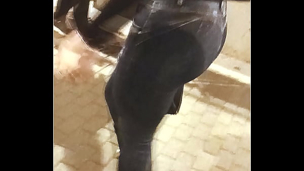 Caballona Abusiva Caminando