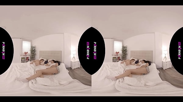 PORNBCN VR Dos Amigas Están D. Juntas, Una Se Despierta Muy Cachonda La Cuarentena Es Lo Que Tiene, Así Que Quiere Sexo Lesbico Con Su Joven Amiga Durmiente A La Que Va A