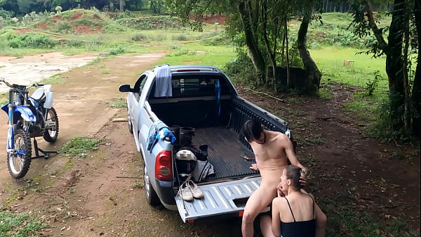 Câmera Flagrou Jovens Fazendo Sexo Na Pista Encontro Dos Alienígenas .