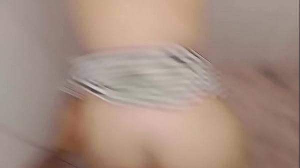 GOSTOSA ME PEDIU AJUDA PRA ARRUMAR O CHUVEIRO, TRANSAMOS NO BANHEIRO E DEPOIS A SAFADA QUIS IR PRO QUARTO