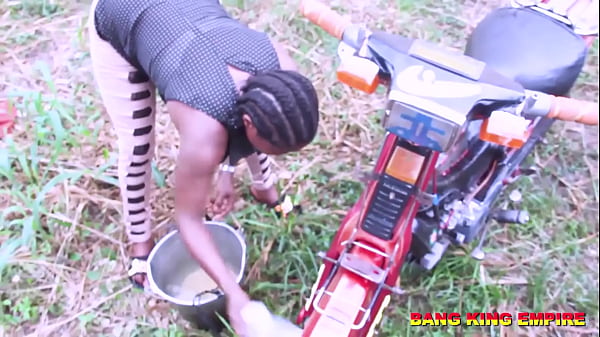 AFRICAN HOUSE MISSUS DECEIVE ON HER HUSBAND WITH LOCAL GHETTO GANGSTER PART 1 - FULL VIDEO ON XVIDEO RED