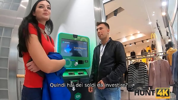 HUNT4K. Cuck Scambia La Figa Bagnata Della Fidanzata Per Un Paio Di Bitcoin