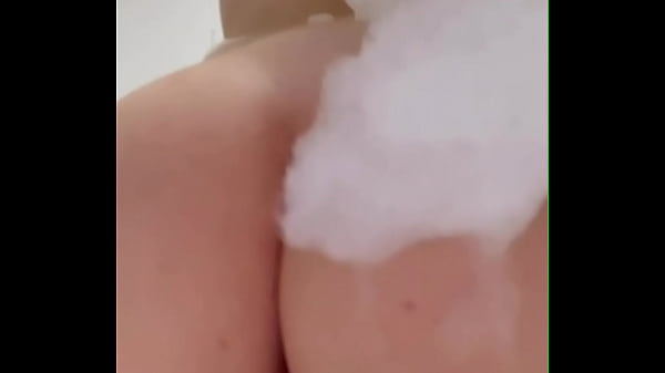 Randy British Nympho Plays With Herself In The shower