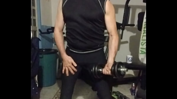 Present Stripper Con Calcetones Blancos Haciendo Baile Striptease Hasta Quedar TOTALMENTE Desnudo