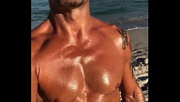 ITALIAN TAN PORNSTAR WITH ABS MAXXX LOADZ AT THE BEACH