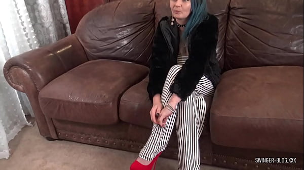Amateur Bisexual Swinger MILFs Worshipping Each Others Sizzling Pussies