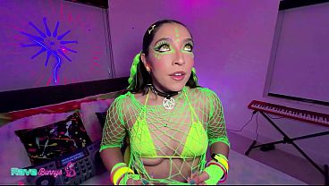 Madison Wilde Gags On Brian Omally's Member In Sync With The Bass!