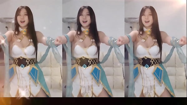 Korean Chick Cosplay Dancing