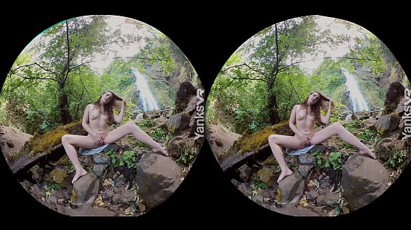 Stunning Yanks Girl Endza Loves Her Cooch In VR