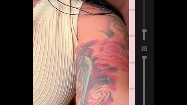 Desenhar HOTWIFE Exuberante E Muito Linda Com Belos Decotes