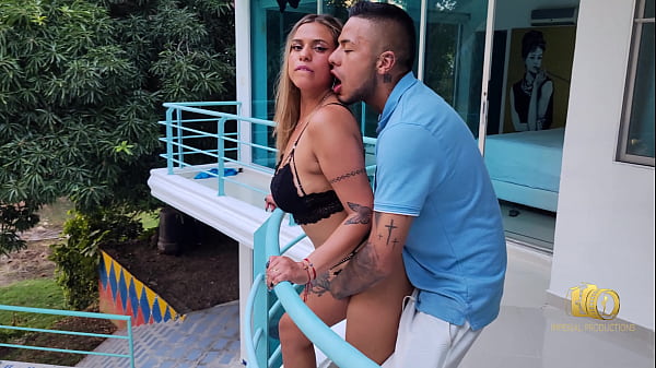 Mara Y Thomas Deciden Follar En El Balcon De Su Casa Para Que Todos Sepan Lo Que Gusta Hacer