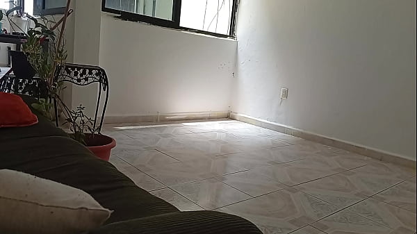 Espiando A La Señora Que Hace Limpieza En La Casa