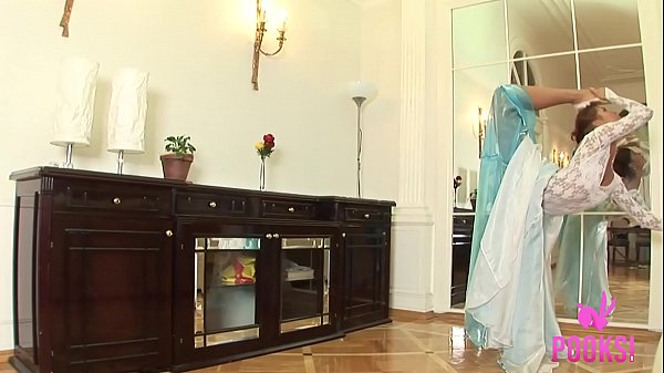 Sizzling Sultry Ballerina Vixen Aurora O Gets Undressed Doing Ballet!