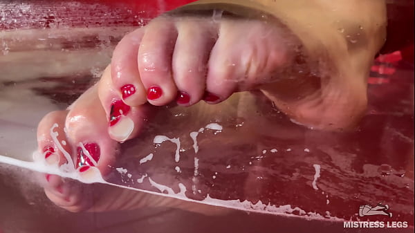 Mistress's Drenched Wrinkled Feet Are Pressed Against The Glass In The Bathtub