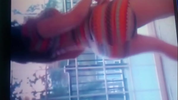 Bailando Mostrando Tanguita Roja