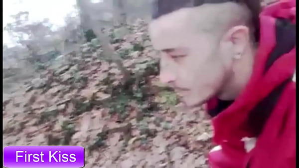 Prvi Poljubac Amater Volim Da Se Poljubljam