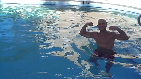 Shadow Boxing In The Pool Maxxx Loadz
